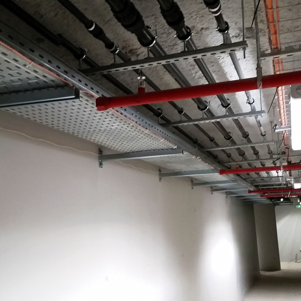 Aplicación del soporte perfil 27x18 SPE en instalaciones industriales de climatización y cableado