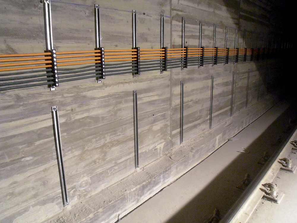 Aplicación del perfil multitub PTTR en montaje de conducciones eléctricas y sistemas de cableado