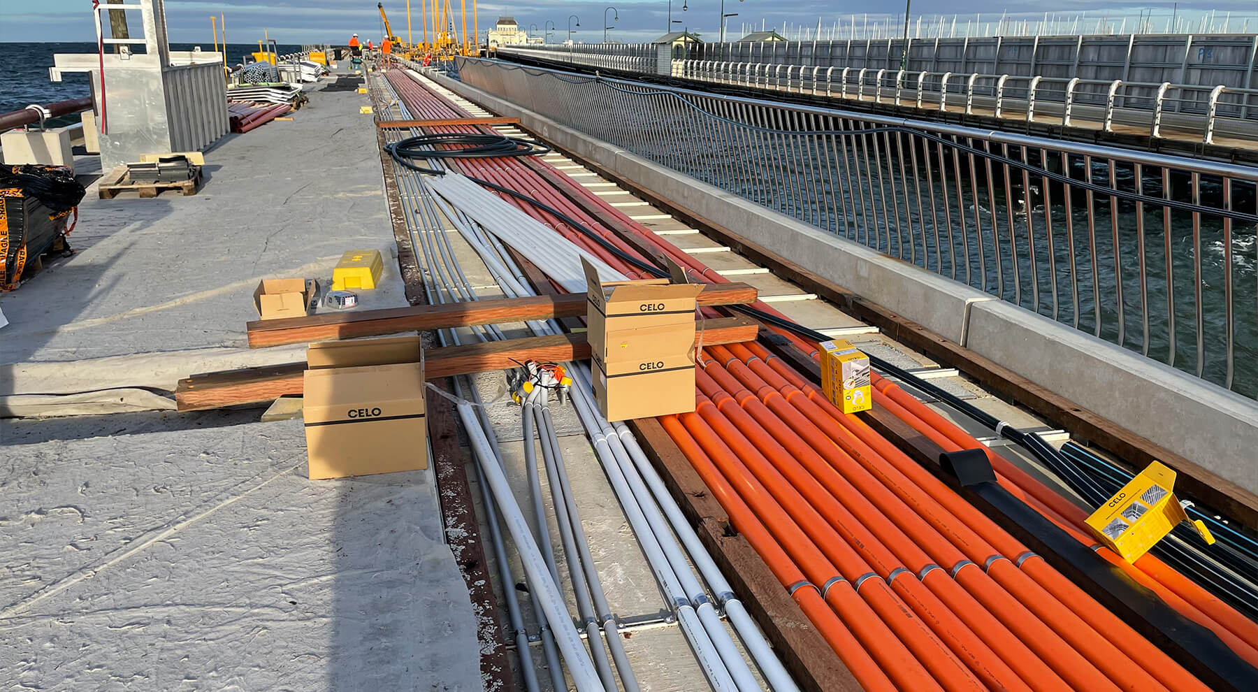 Instalación de tuberías con abrazaderas SSC CELO en el puente de Melbourne