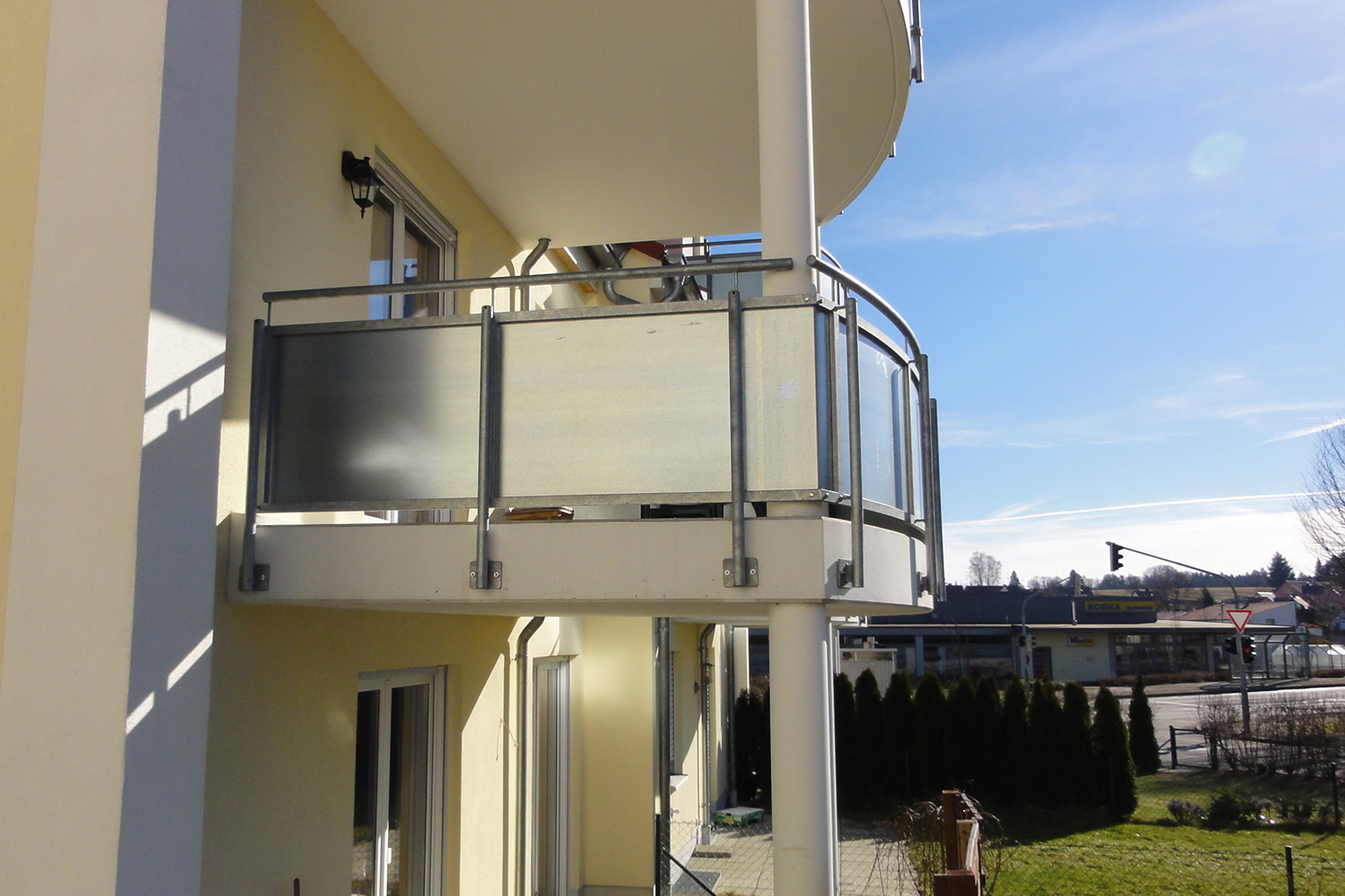 Aplicación de anclajes BA A4 en la fijación de barandillas en balcones