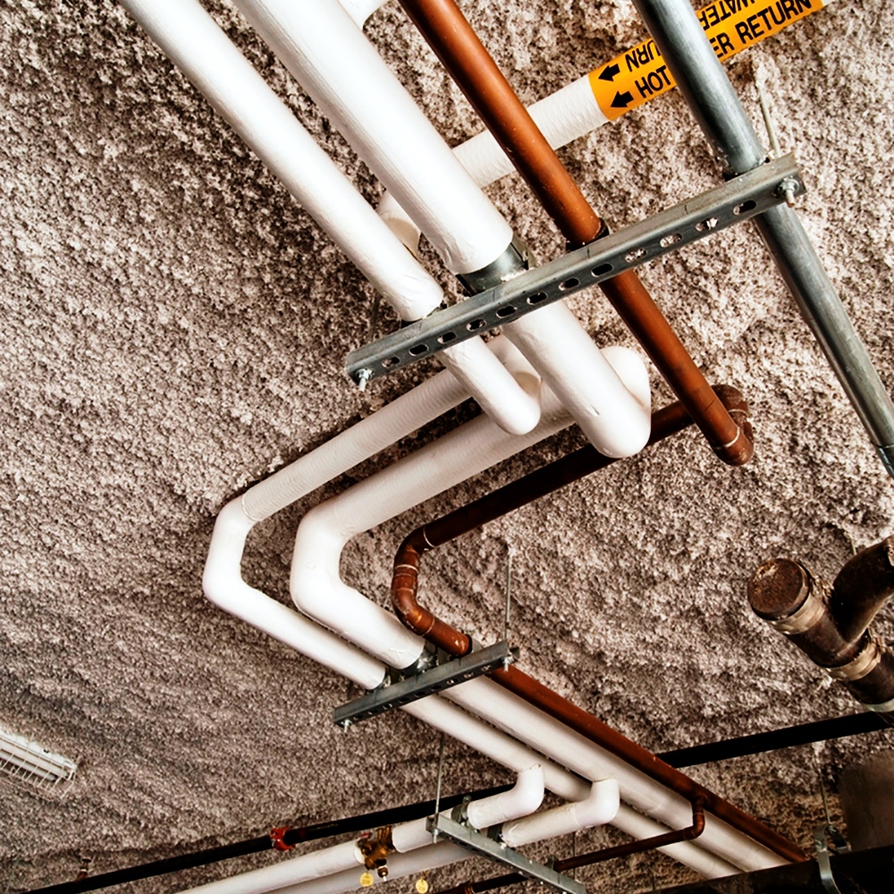 Aplicación del perfil 27x18 en sistemas de conducción de agua caliente y fría en entornos industriales
