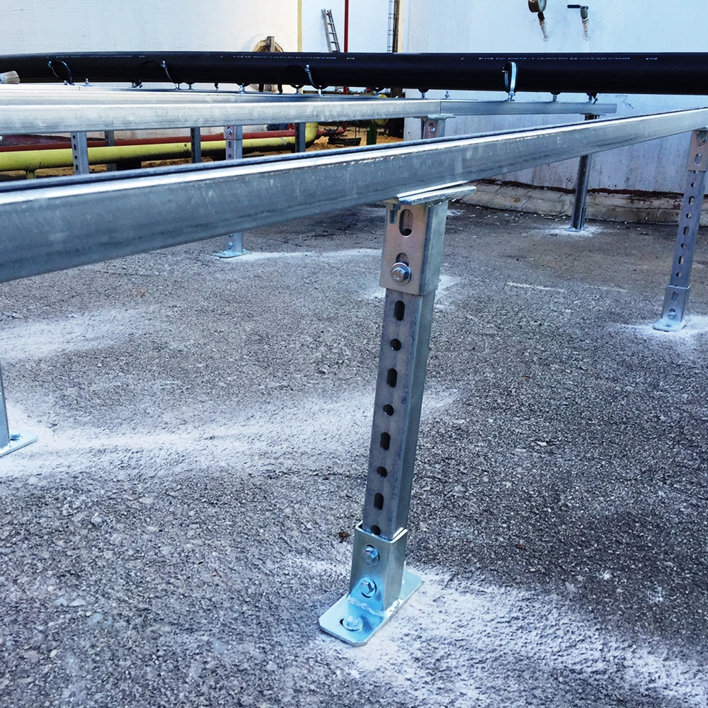 Soporte perfil 28x30 SPE montado en suelo para estructuras de fijación de instalaciones industriales